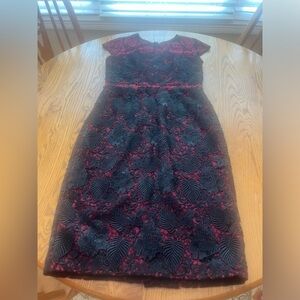 Monique Lhuillier Royal Rose Sheath Dress Black Lace Over Red Size 12 Cap Sleeve